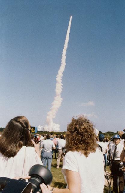 Barbara Morgan and Christa McAuliffe watch the STS 61-A launch of Challenger